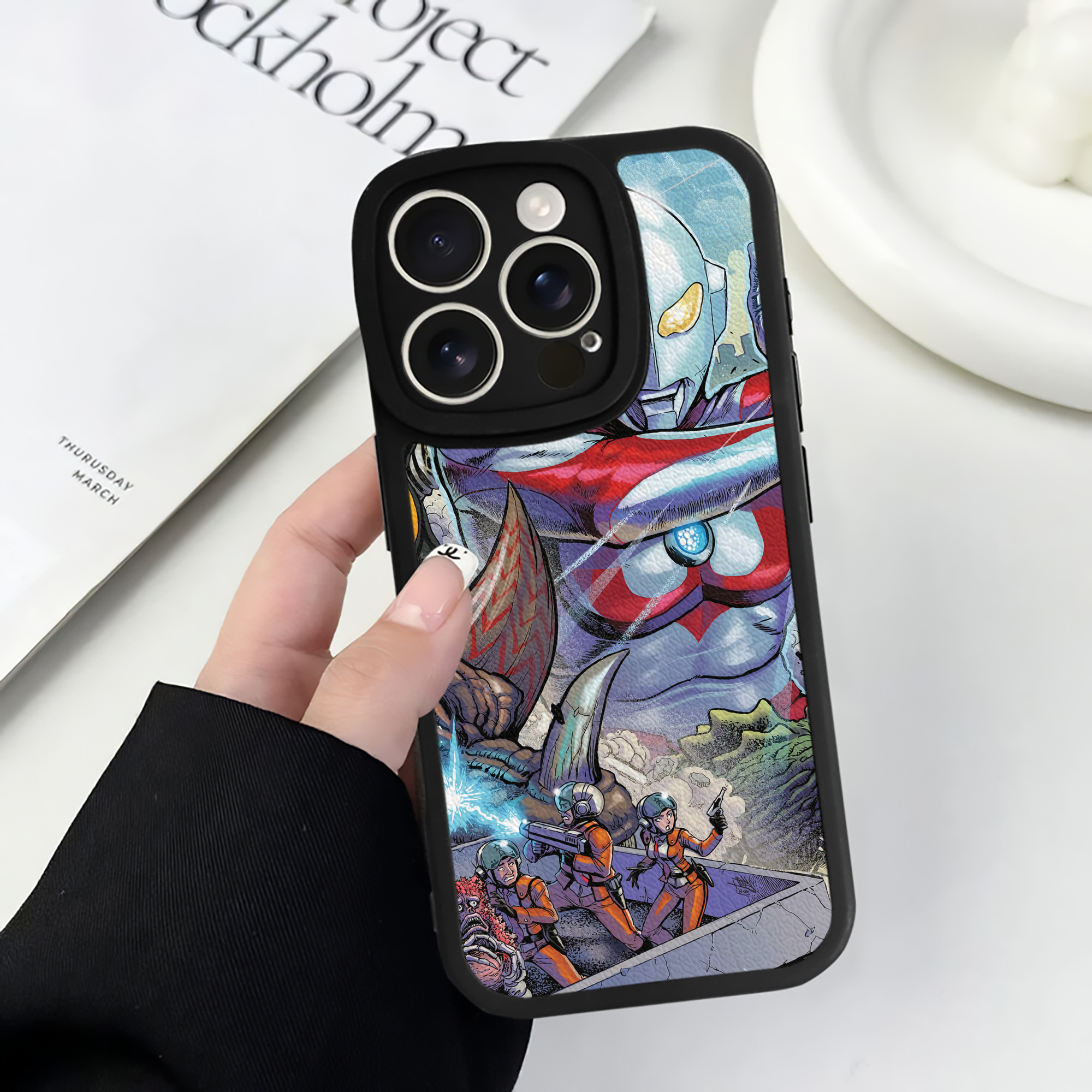 （画像用） ウルトラマン Ultraman 【iPhone 16シリーズ対応】シリコンスマホケース（レザー調） 材質：シリコン